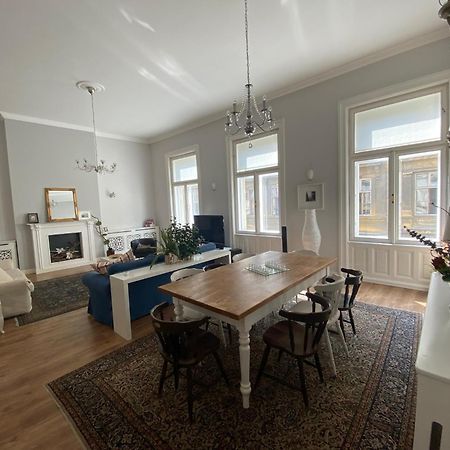 Urban Haven - 3 Beds, 3 Baths, Free Parking, Near Central Market بودابست المظهر الخارجي الصورة