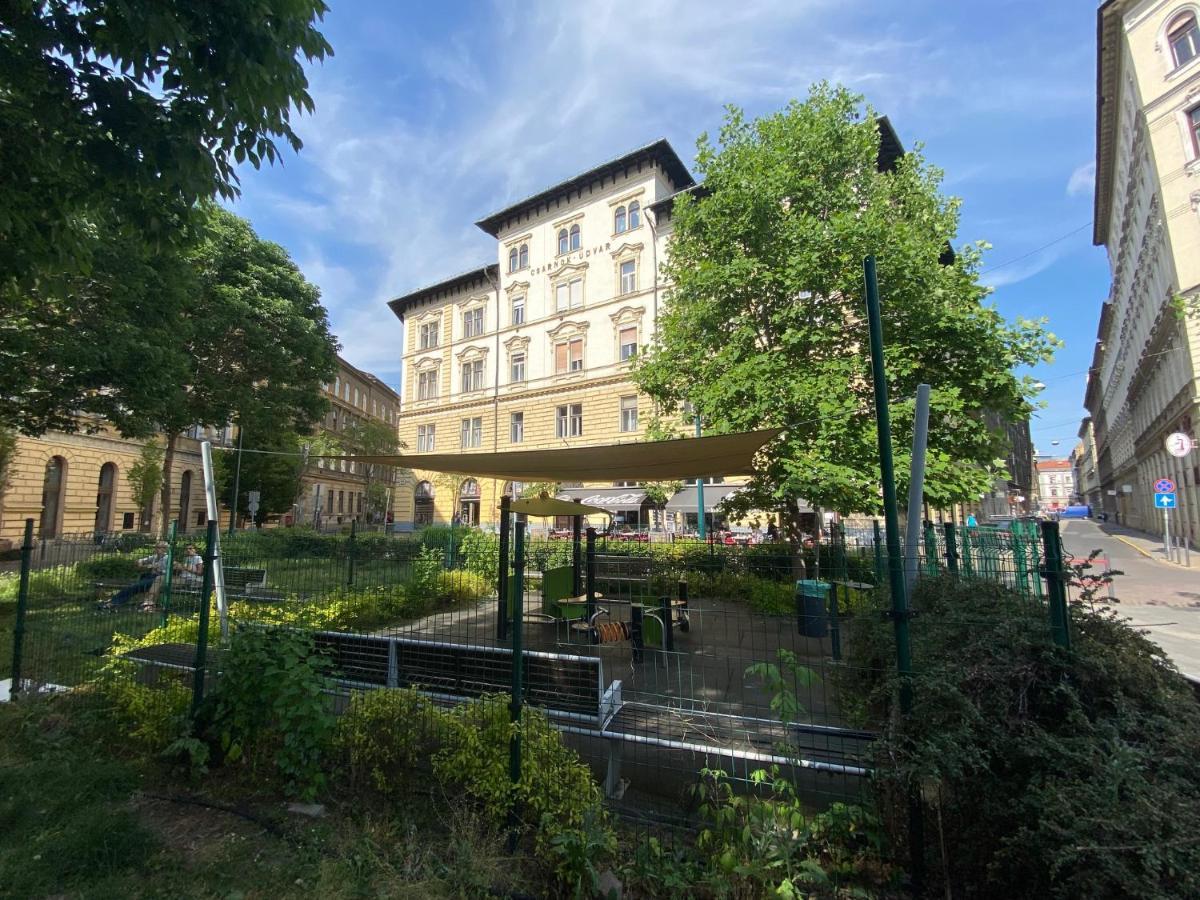Urban Haven - 3 Beds, 3 Baths, Free Parking, Near Central Market بودابست المظهر الخارجي الصورة