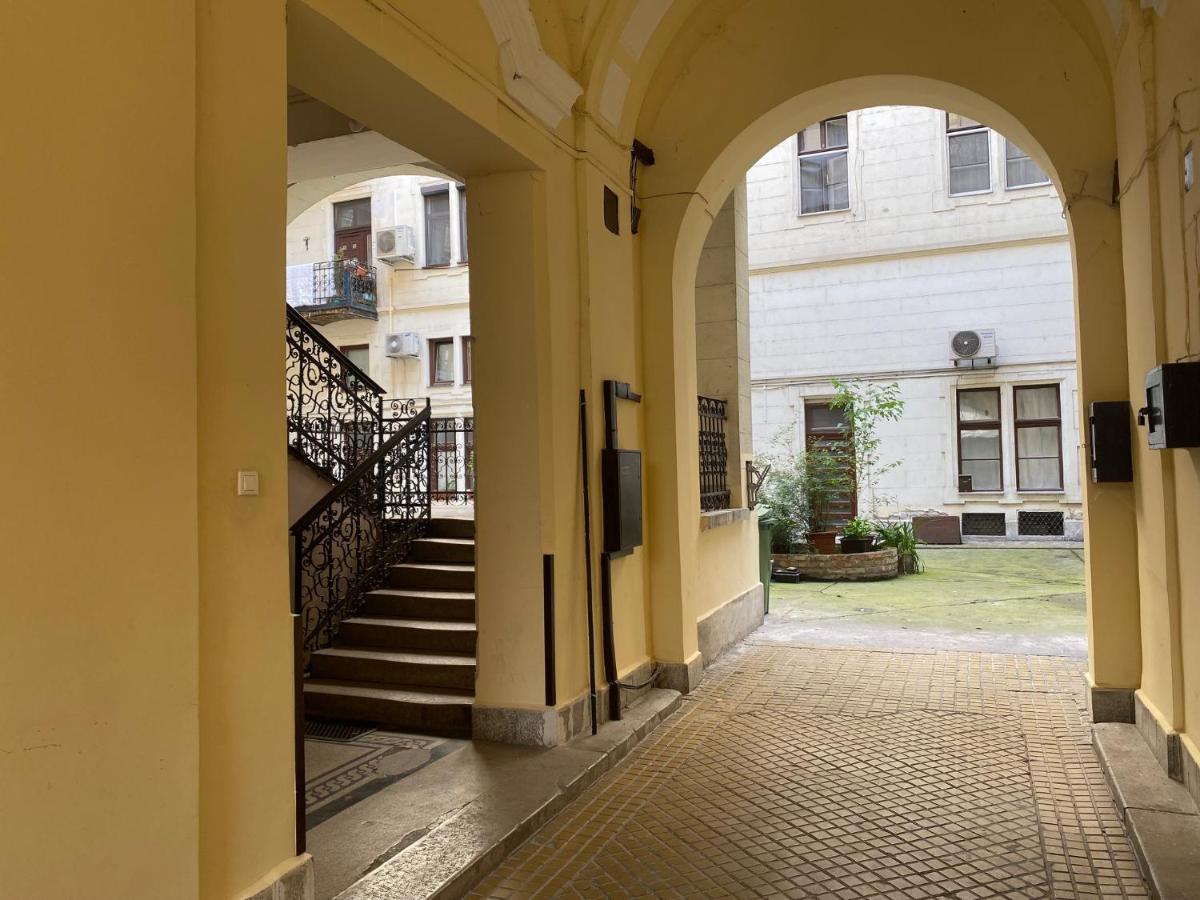 Urban Haven - 3 Beds, 3 Baths, Free Parking, Near Central Market بودابست المظهر الخارجي الصورة