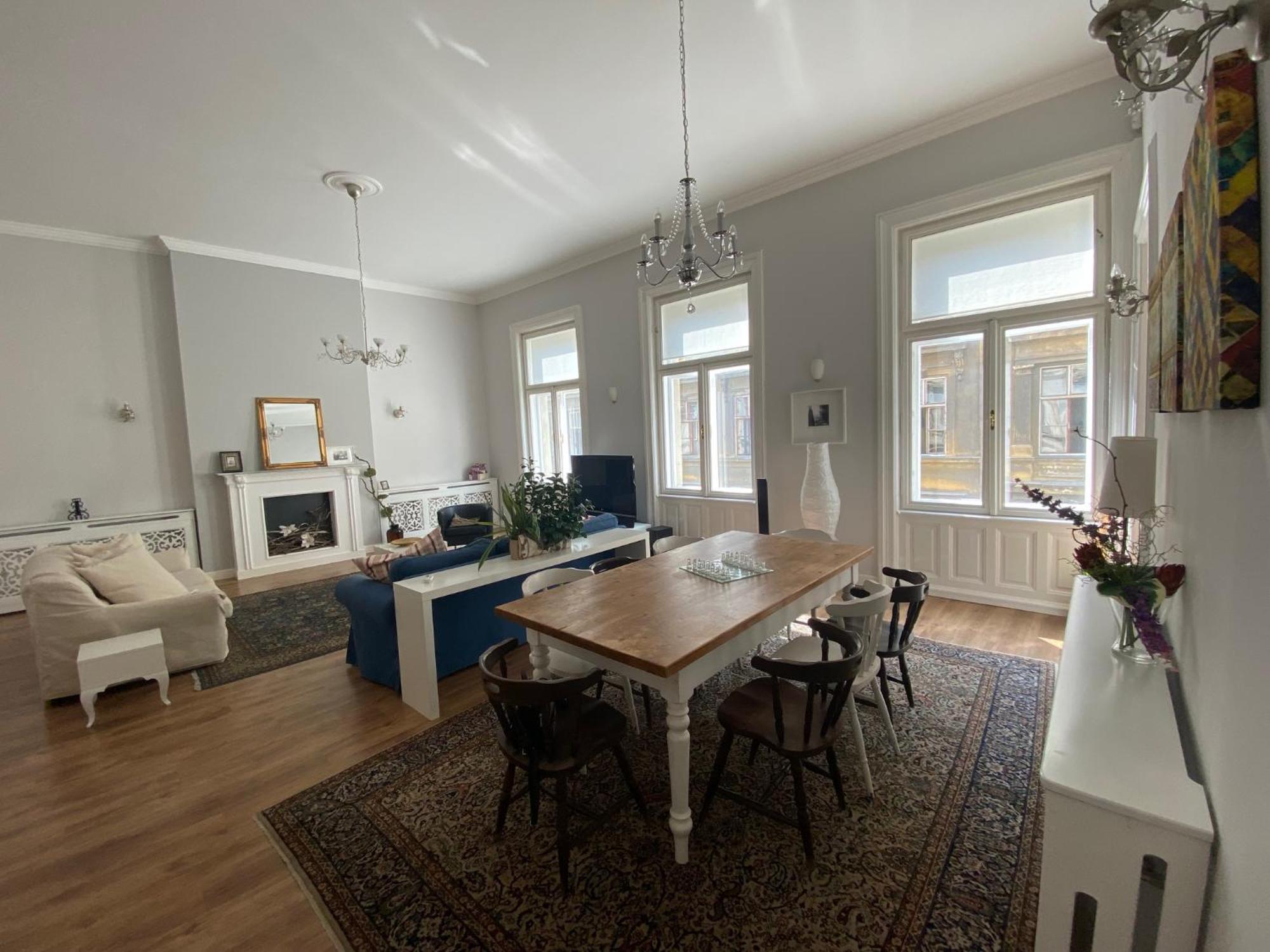 Urban Haven - 3 Beds, 3 Baths, Free Parking, Near Central Market بودابست المظهر الخارجي الصورة