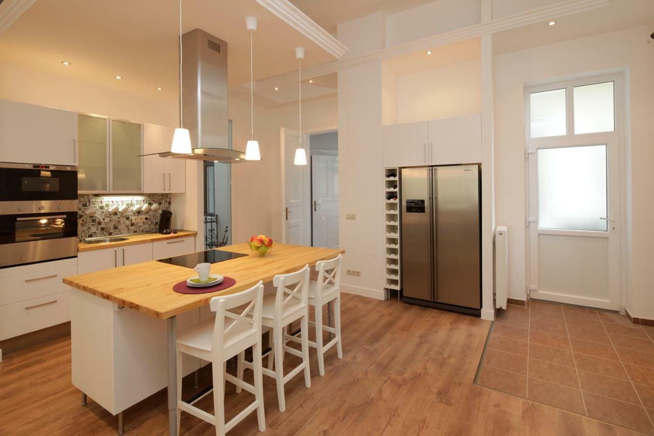 Urban Haven - 3 Beds, 3 Baths, Free Parking, Near Central Market بودابست المظهر الخارجي الصورة