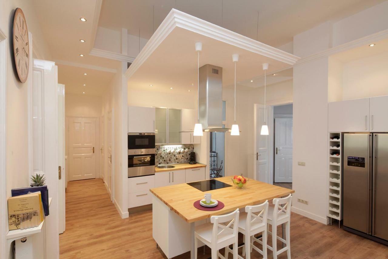 Urban Haven - 3 Beds, 3 Baths, Free Parking, Near Central Market بودابست المظهر الخارجي الصورة