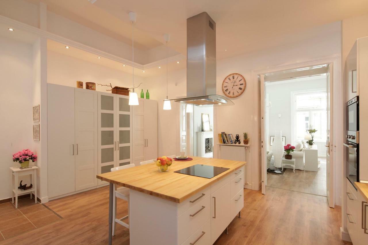 Urban Haven - 3 Beds, 3 Baths, Free Parking, Near Central Market بودابست المظهر الخارجي الصورة