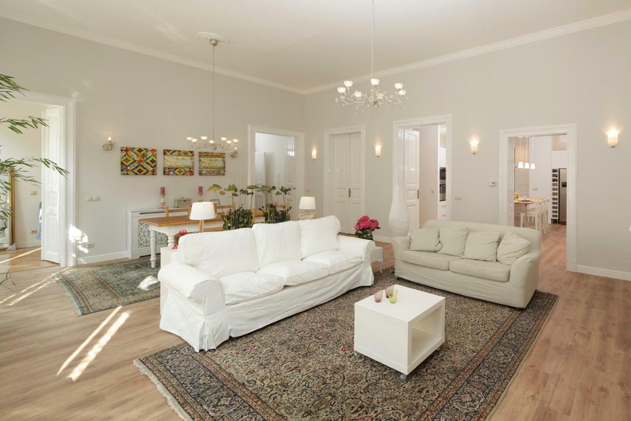 Urban Haven - 3 Beds, 3 Baths, Free Parking, Near Central Market بودابست المظهر الخارجي الصورة