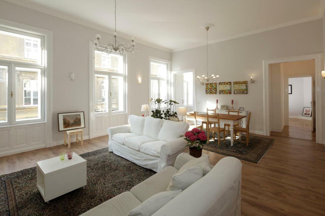 Urban Haven - 3 Beds, 3 Baths, Free Parking, Near Central Market بودابست المظهر الخارجي الصورة