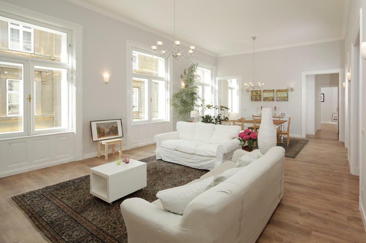 Urban Haven - 3 Beds, 3 Baths, Free Parking, Near Central Market بودابست المظهر الخارجي الصورة